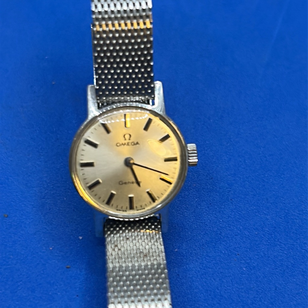 Omega HandWound Ladies Wristwatch Japan Made 70s Vintage Round Silver